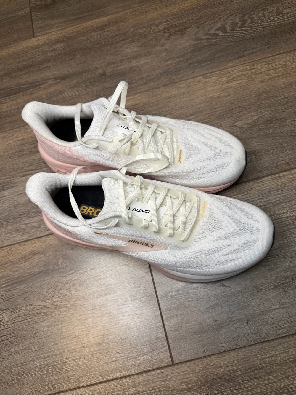 Brooks Women's White and Pink Launch 11 Running Shoe W 9.5 - Picture 5 of 9
